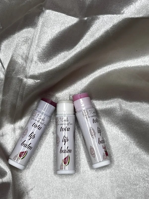 toto lip balm (مرطب شفايف )